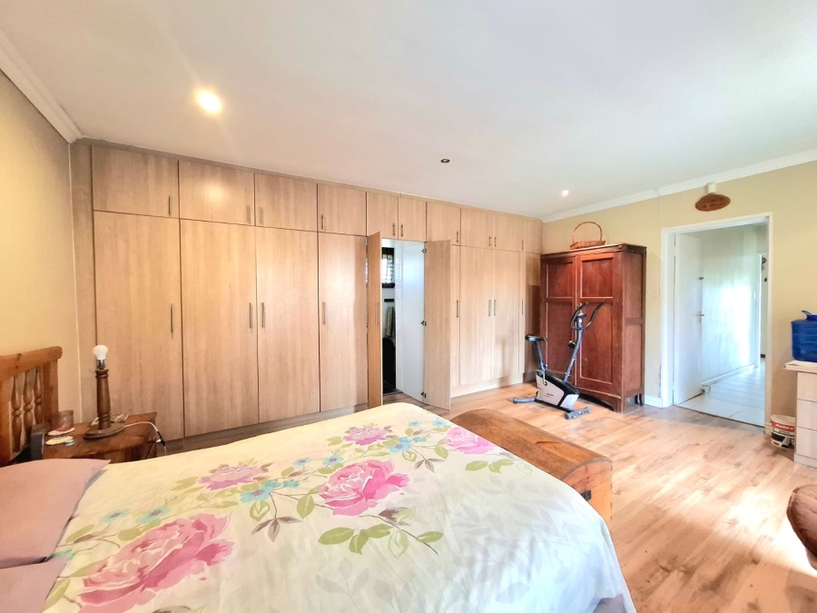 6 Bedroom Property for Sale in Gonubie Eastern Cape